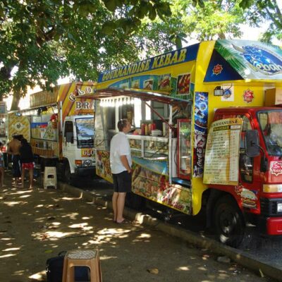 Food truck proposant des spécialités de street food mauricienne