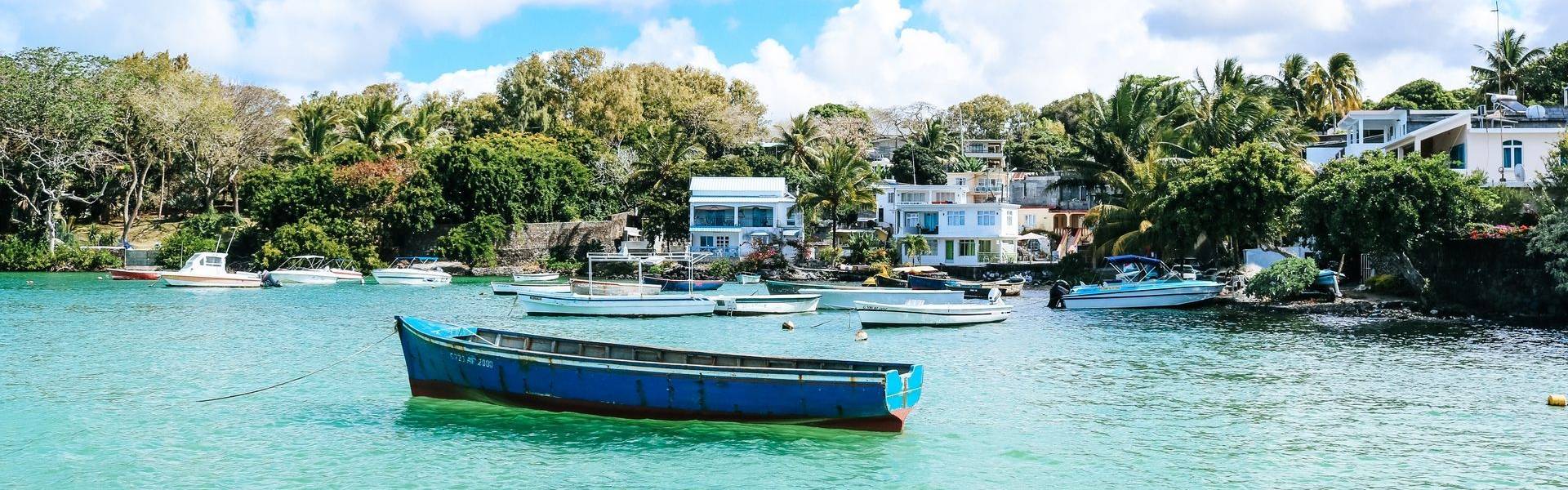Découvrez les villages de pêcheurs à l’île Maurice et plongez dans la culture locale, les traditions et le quotidien mauricien.